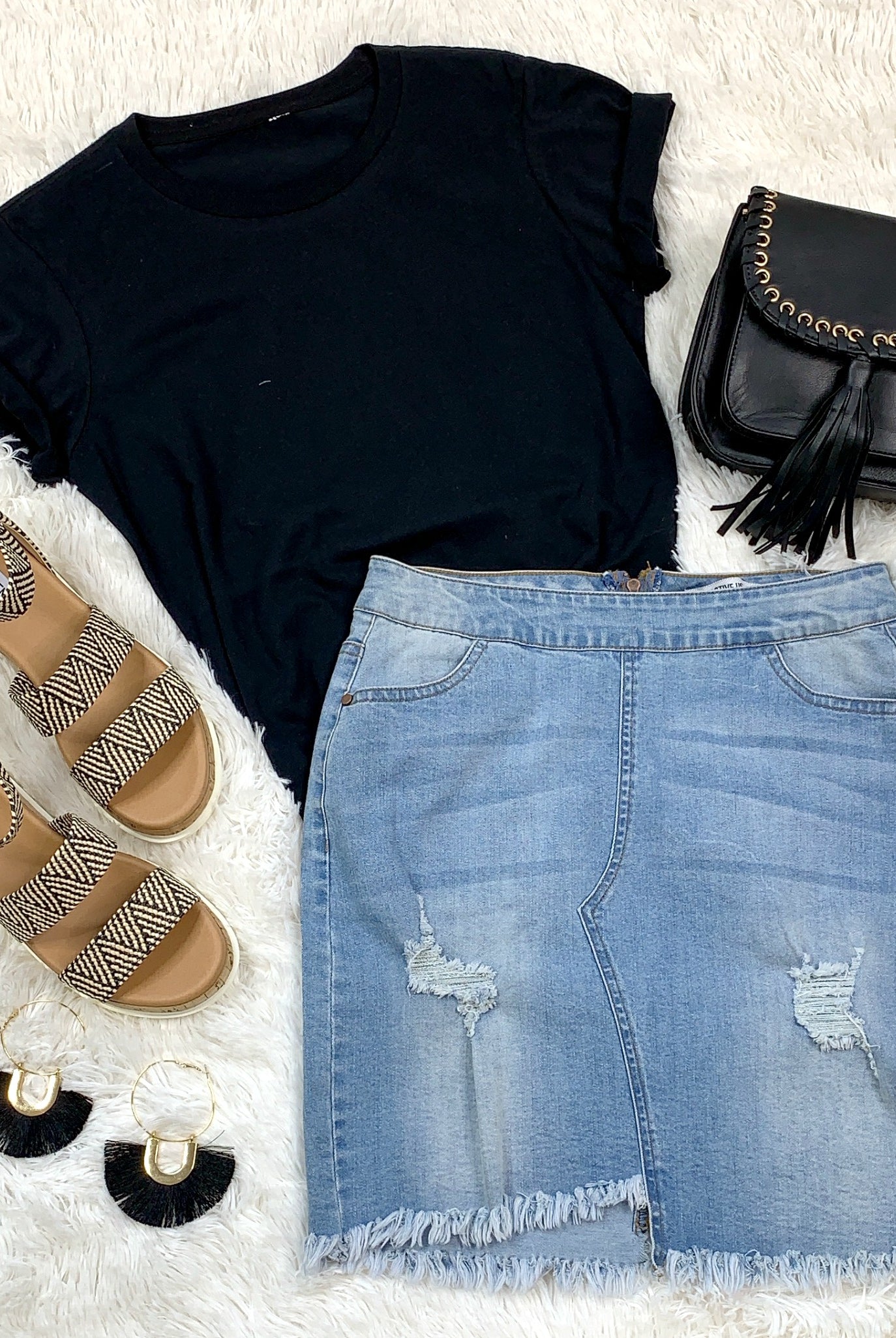 Basic Crew Neck Short Sleeve Tee: Black-Top-privityboutique.com-Privity Boutique, Women’s Fashion Boutique in Mesa, Arizona